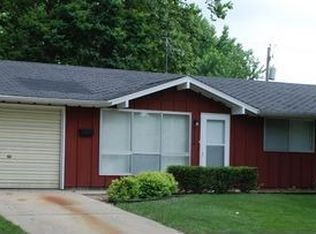 2324 Queensway Rd, Springfield, IL 62703