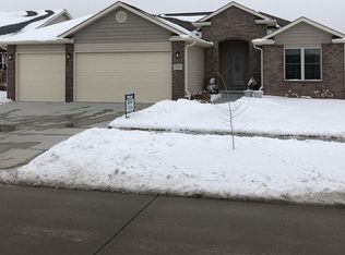 7420 Yankee Woods Dr, Lincoln, NE 68516