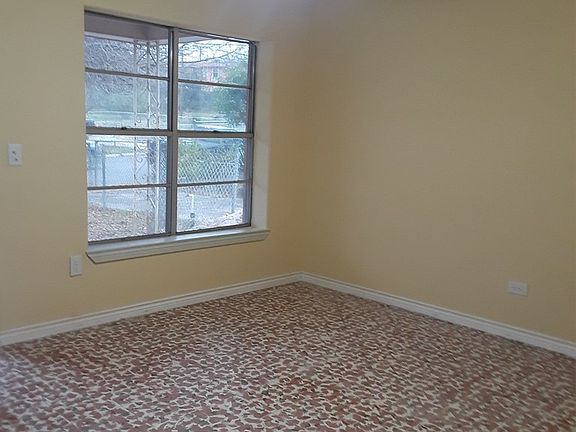 2nd image of 635 N Comal St