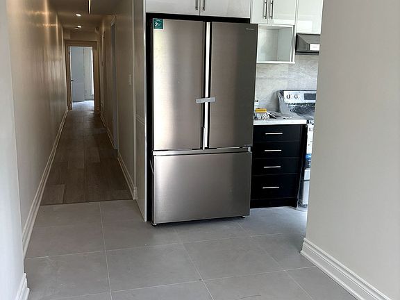 2nd image of 643 Bathurst St #102