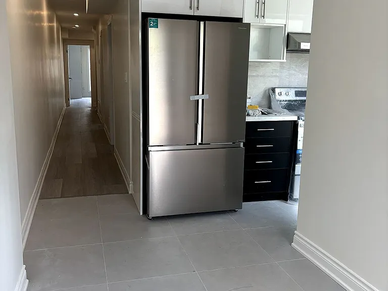 643 Bathurst St #102 — Photo 2