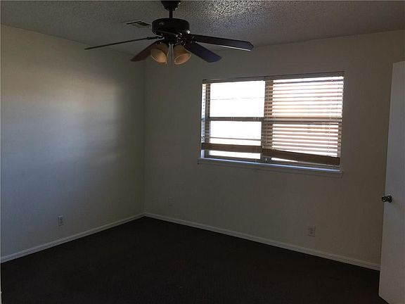 4th image of 148 NE 12th St #150