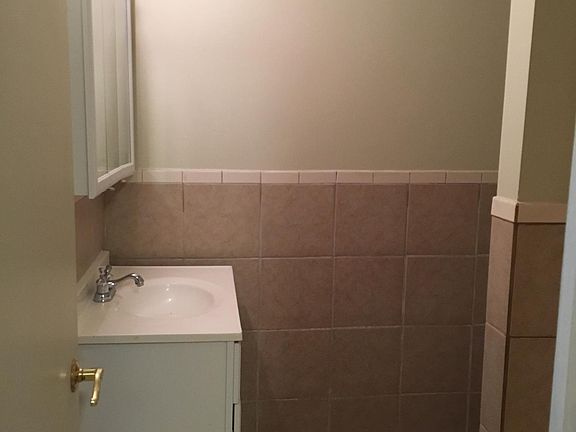 3rd image of 10 Halfpenny Ln