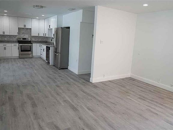 2nd image of 1015 Pinegrove Dr