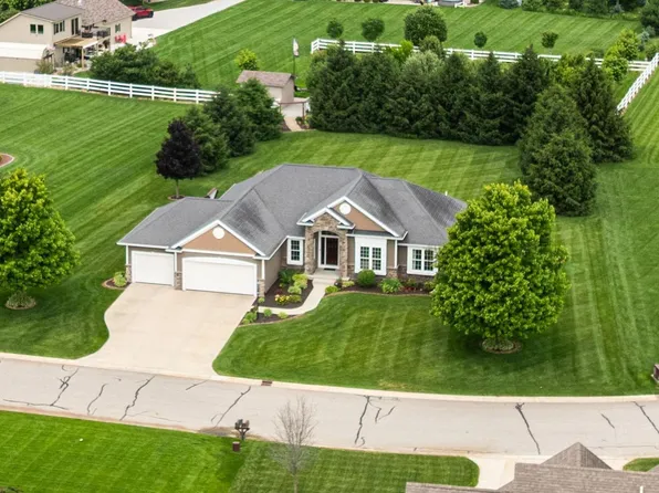 69219 Woodridge Ct, New Paris, IN 46553