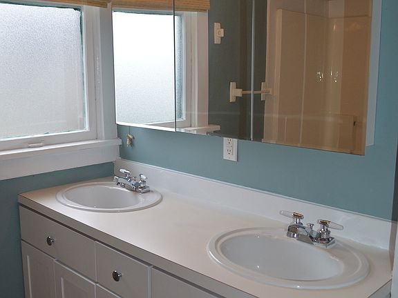 4th image of 306 2nd St NE APT 1
