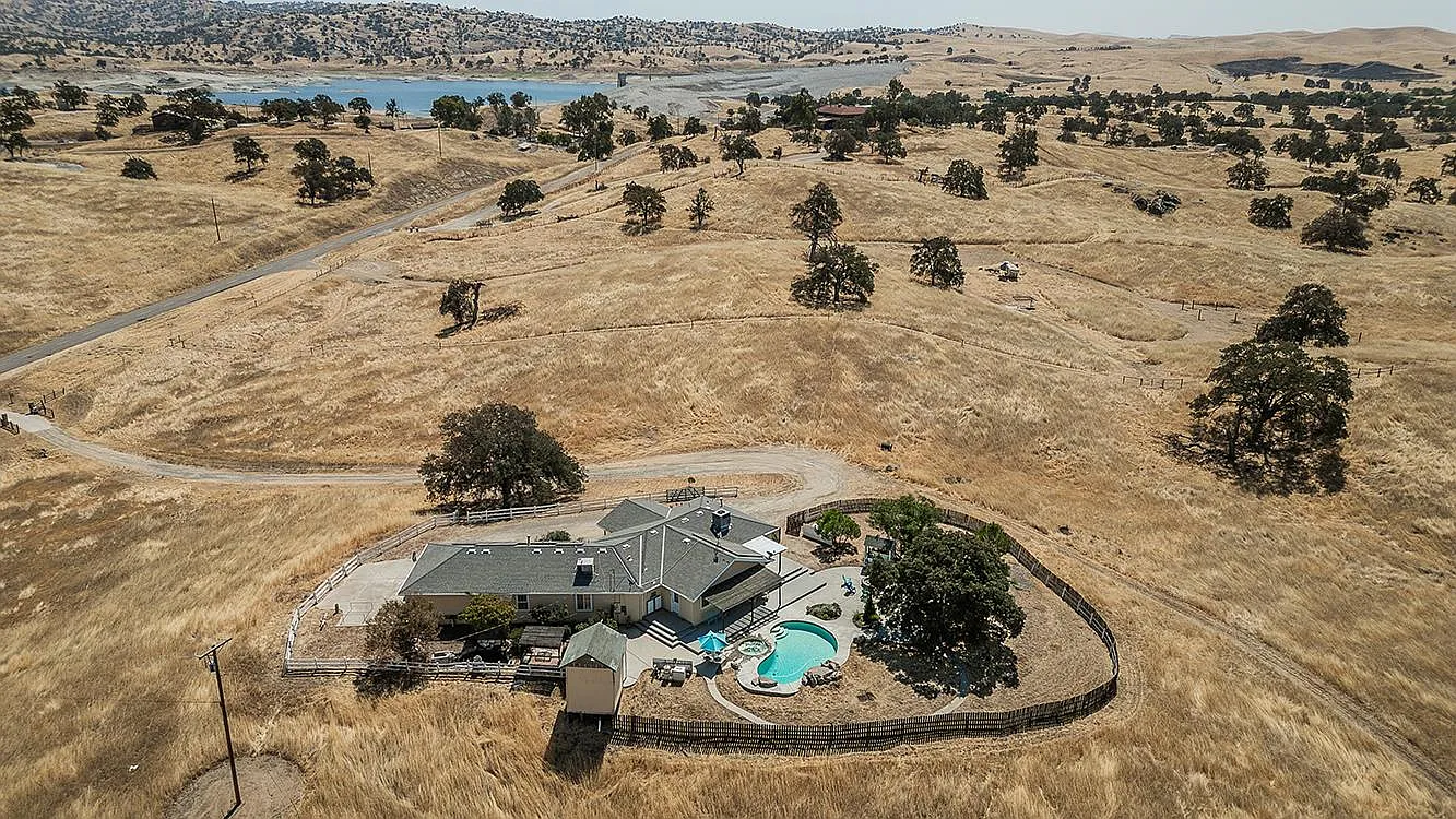 25322 Road 407 photo 1