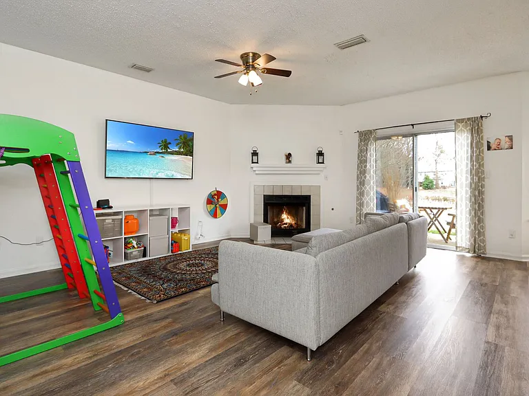 1356 Lake Dr — Photo 10