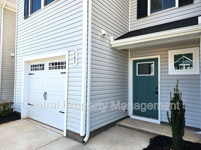 3 bed, 2.0 bath, 1490 sqft, $1,898 — Photo 3