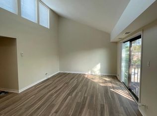 1172 S Forums Ct #3A, Wheeling, IL 60090