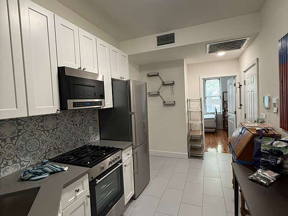 4th image of 144 Newton St APT 1
