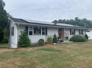 495 Gardners Neck Rd, Swansea, MA 02777