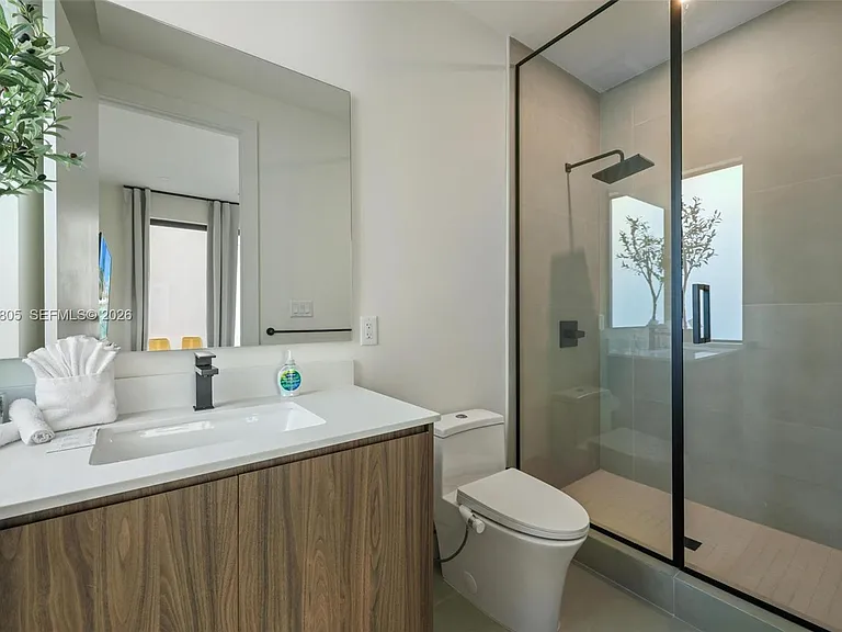 984 SW 10th St #1 — Photo 19