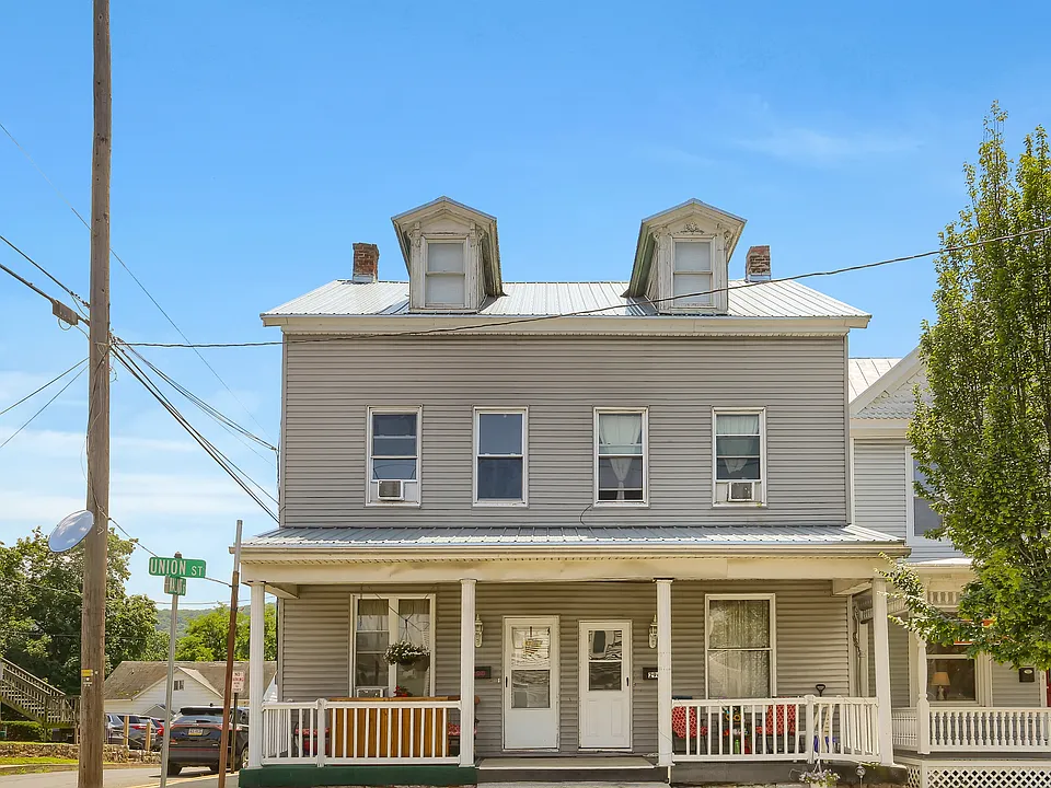 151 Walnut St #1-STREET_