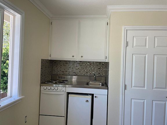 4th image of 214 Guajome St #2