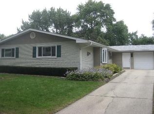 600 Hickory Dr, Buffalo Grove, IL 60089