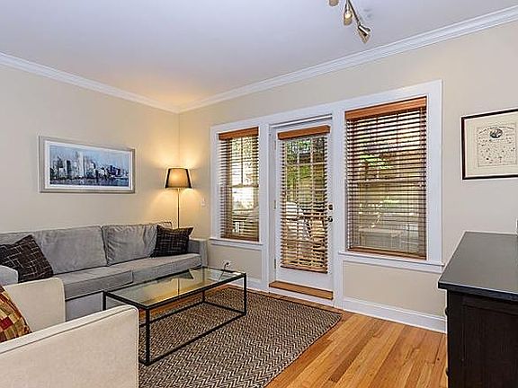 3rd image of 2239 N Lincoln Ave APT 2A