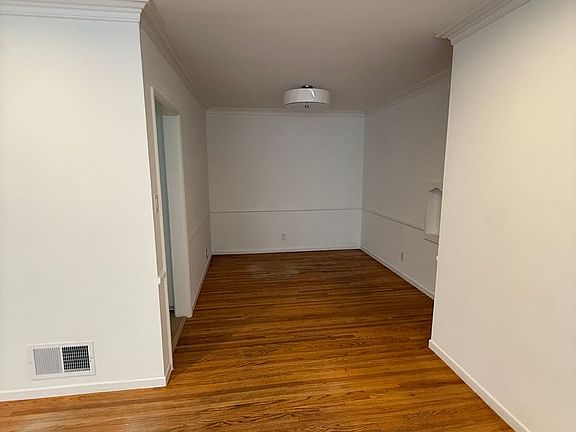 5th image of 1055-1059 S Genesee Ave #1057