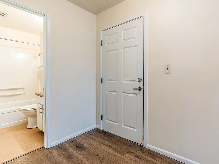 Fairway Apartments — Photo 29