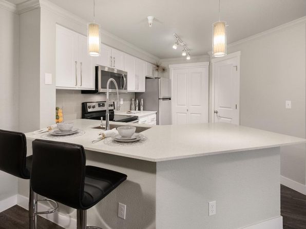 Overlook at Lakemont | 5305 Lakemont Blvd SE, Bellevue, WA