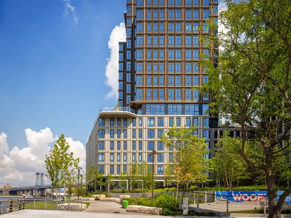 480 Kent Avenue image 29 of 31