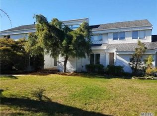 6 Miller Farms Ct, Miller Place, NY 11764