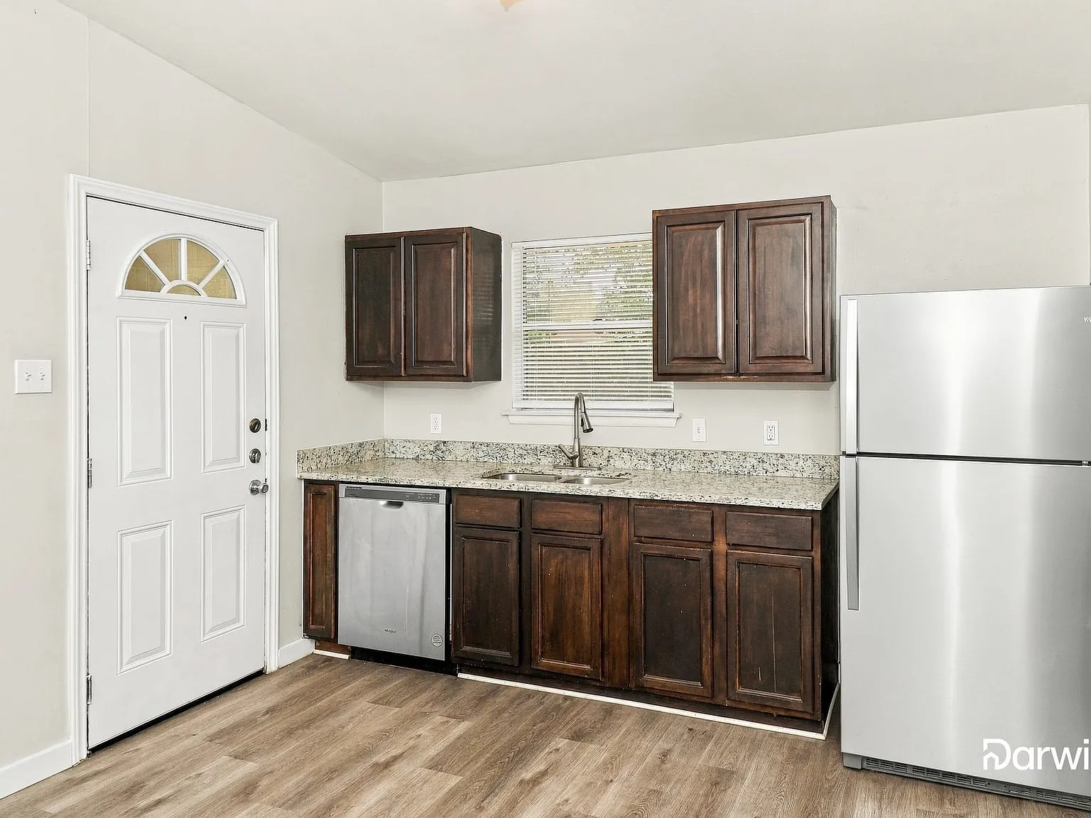 3 bed, 1.5 bath, 952 sqft, $1,215 — Photo 3