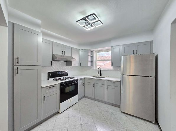 192 Bay 28th St #3A