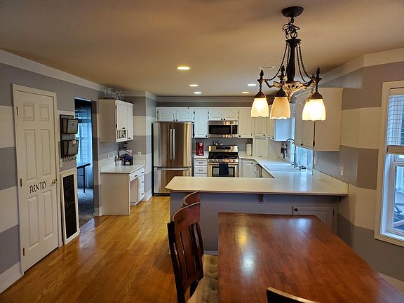 3rd image of 3602 Spyglass Dr NE