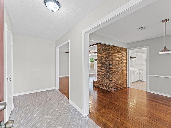 3rd image of 4205 Queenswood St