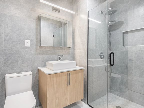 5th image of 674 Hancock St #1A