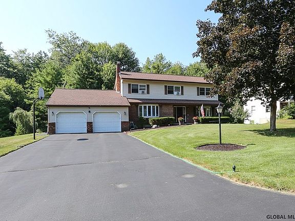2nd image of 32 Huntington Pkwy