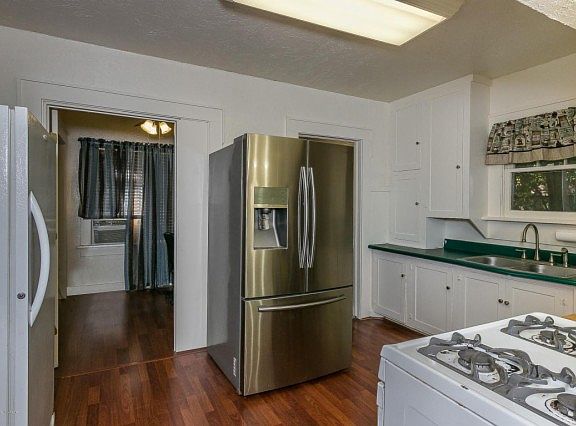 4th image of 806 S Fairmont St