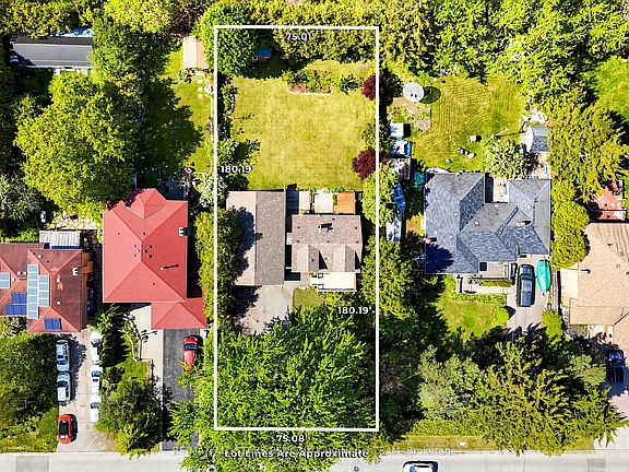 2nd image of 522 Sheppard Ave