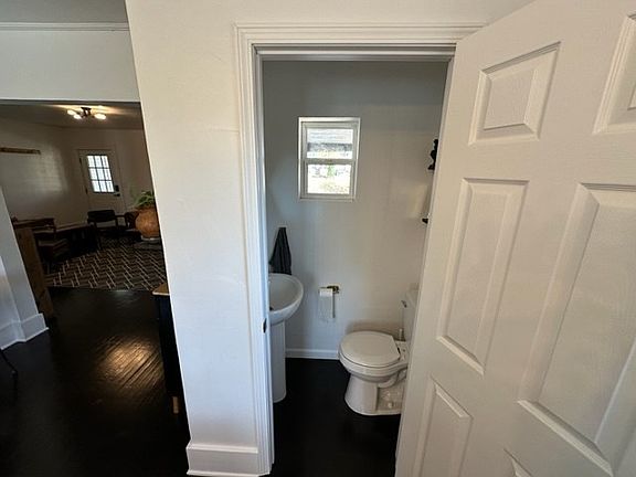 4th image of 42 W Noel Ave