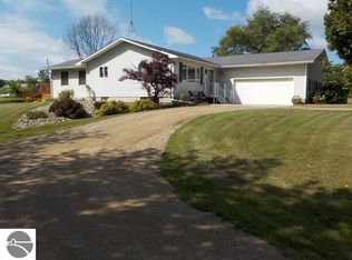 1522 E Walton Rd, Shepherd, MI 48883