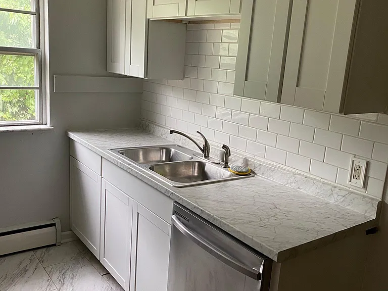 100 Clinton Springs Ave #1 — Photo 3