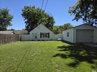 424 Alta Vista Ter, Creve Coeur, IL 61610