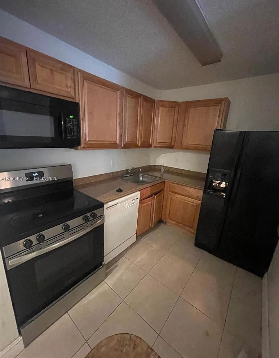2 bed, 2.0 bath, 926 sqft, $2,000 — Photo 2