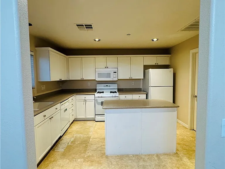 9160 Dimpled Ct — Photo 8