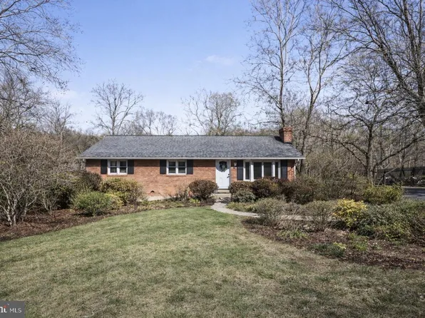 7409 Lake Dr, Manassas, VA 20111