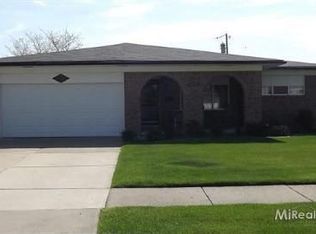 30068 Autumn Ln, Warren, MI 48088