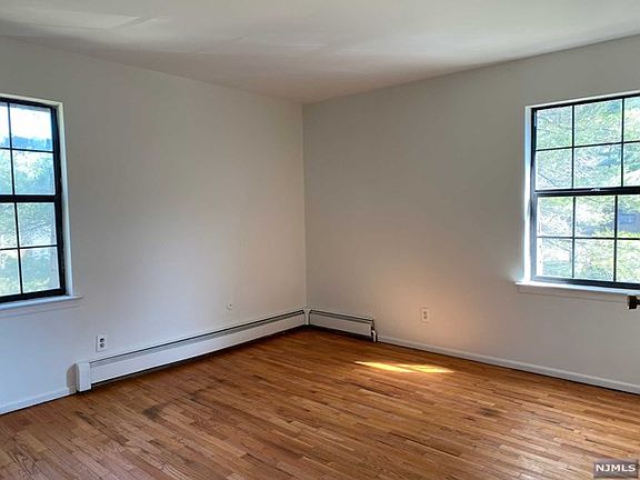 4th image of 238 Collignon Way #4B