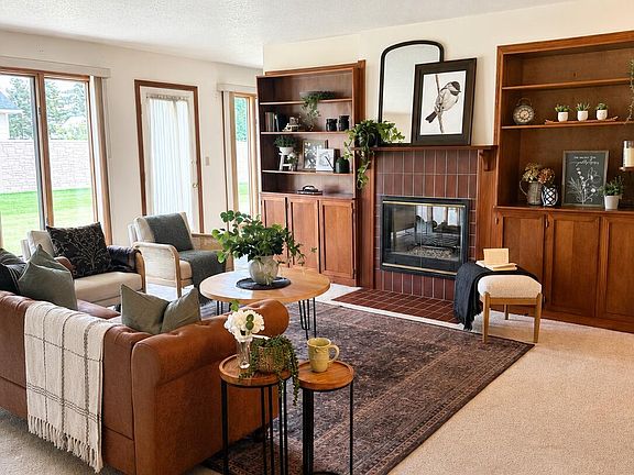 3rd image of 2148 Larkspur Dr