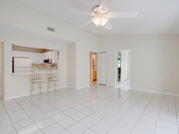 3rd image of 811 SE 4th Avenue #205C