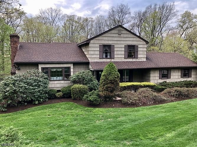 1st image of 21 Hillsdale Dr