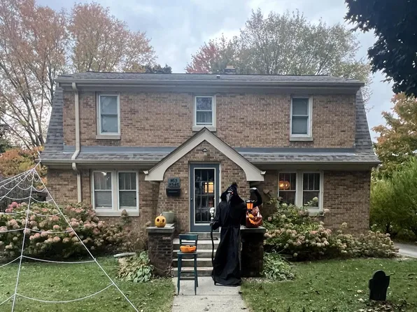 W65N548 Saint John AVENUE, Cedarburg, WI 53012