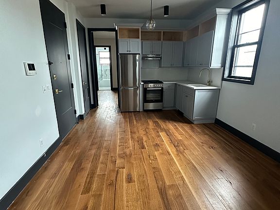 2nd image of 7-9 Saint Pauls Ave #1