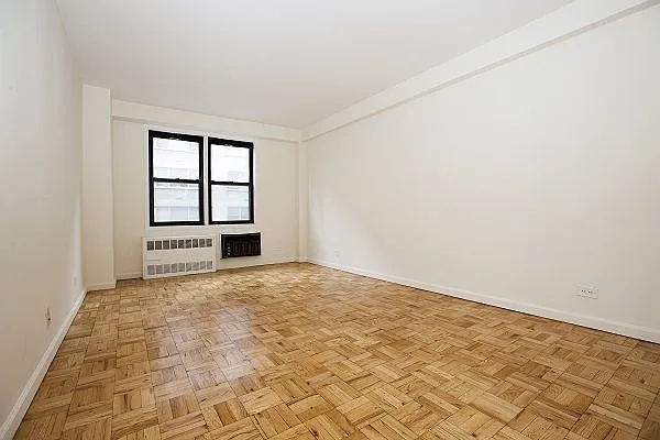 Sold by Manhattan Boutique Real Estate | media 14