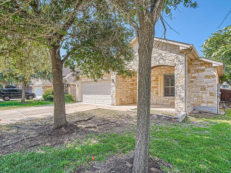 210 Arrowhead Trl — Photo 2